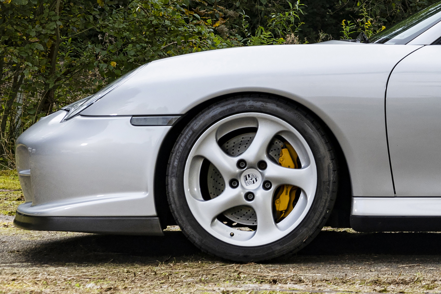 純然たるロードカーとして生まれた996型ポルシェ911GT2が衝撃的すぎた