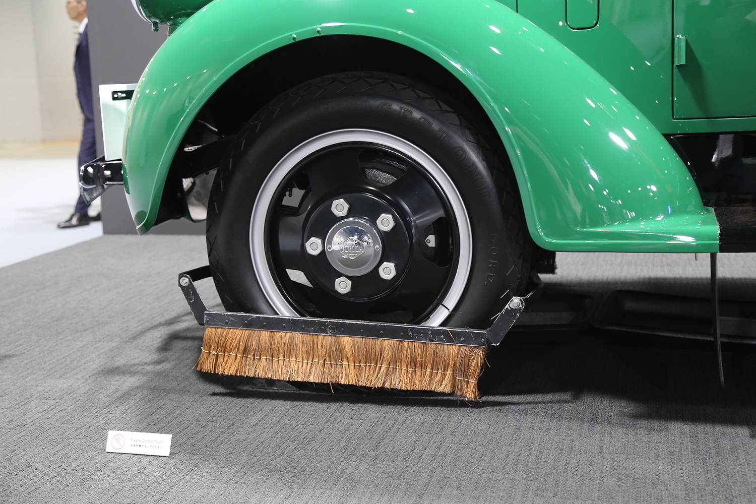 トヨダG1型トラックのタイヤとホイール