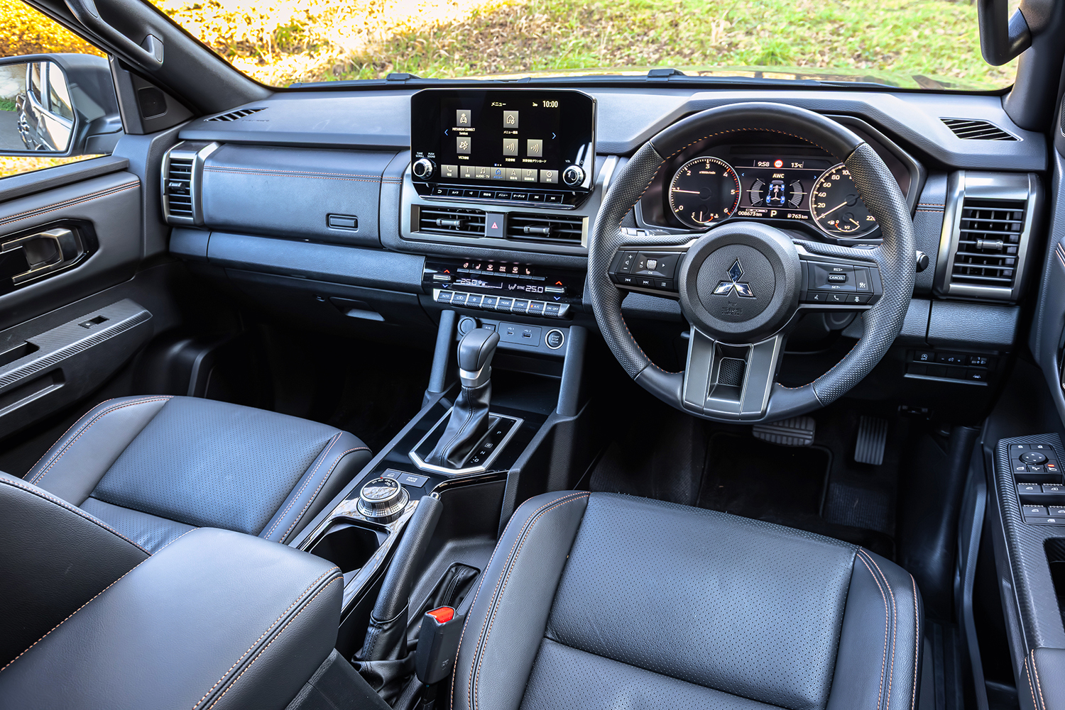 三菱トライトンのインテリア