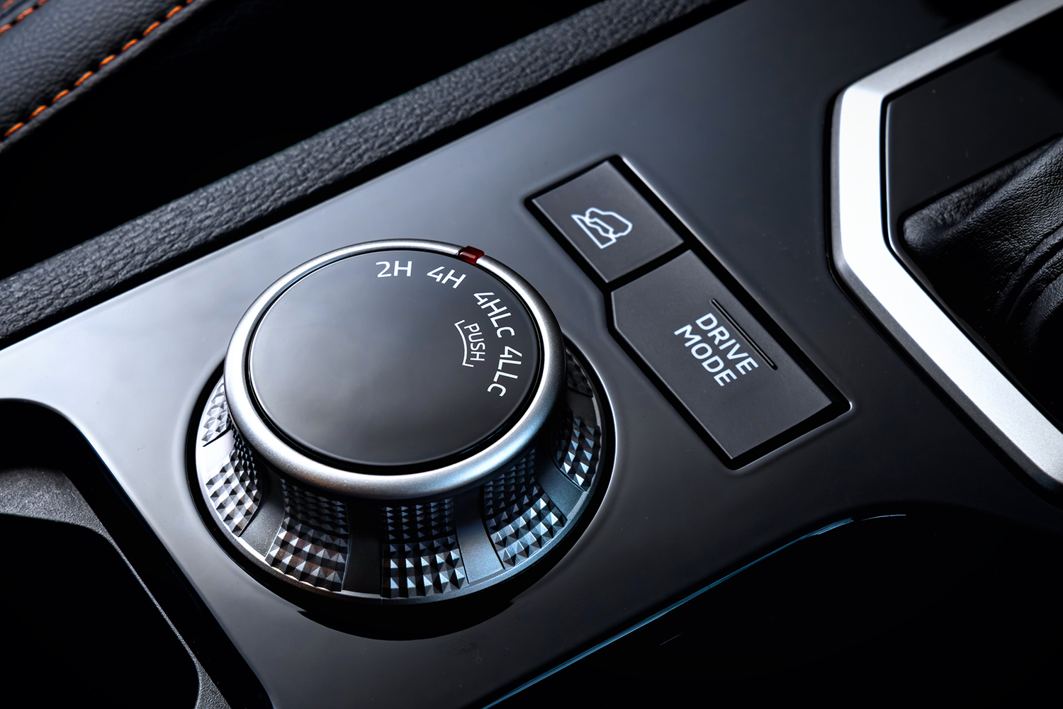 三菱トライトンのダイヤル式4WDモードセレクター 〜 画像12