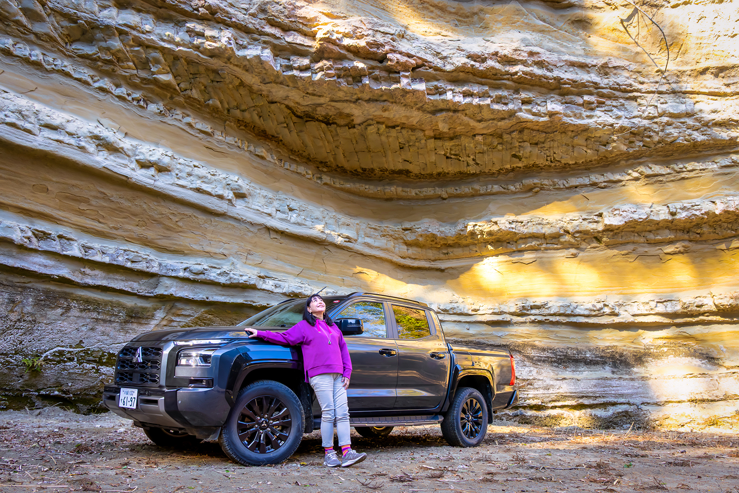三菱トライトンと竹岡圭さん