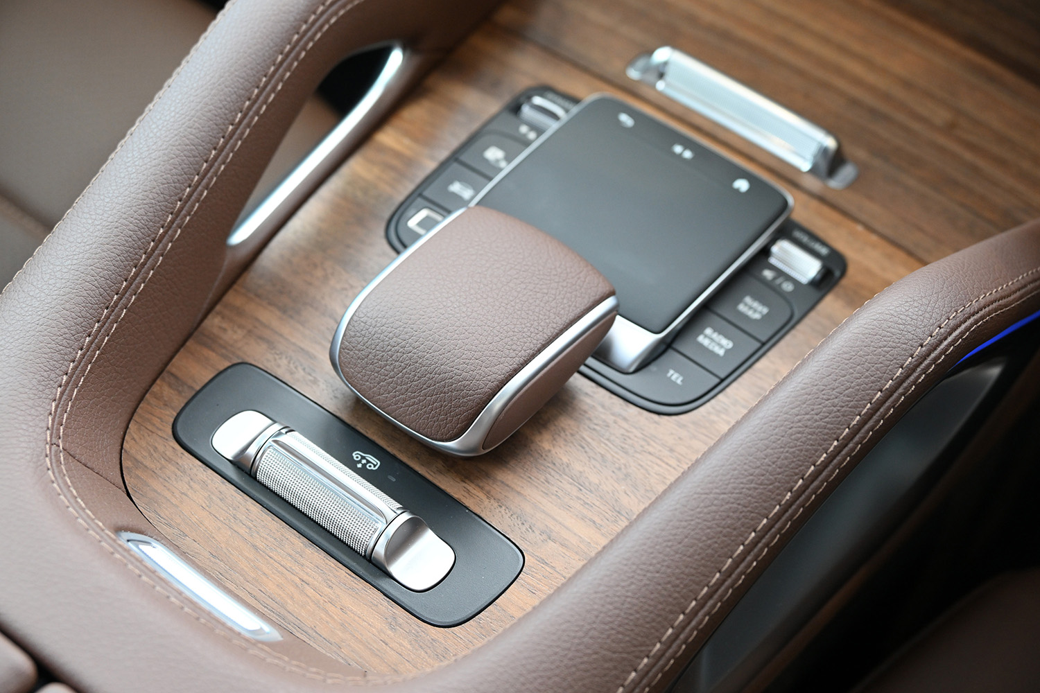 メルセデス・ベンツGLEの新グレード「CORE」は過剰な装飾は抑えても高級SUVとしての核心に変わりなし 〜 画像14