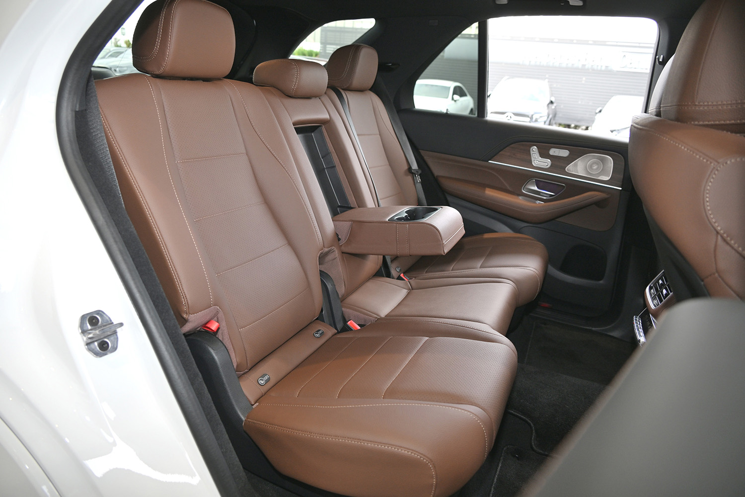 メルセデス・ベンツGLEの新グレード「CORE」は過剰な装飾は抑えても高級SUVとしての核心に変わりなし 〜 画像17