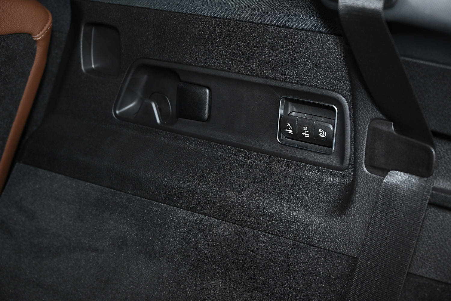 メルセデス・ベンツGLEの新グレード「CORE」は過剰な装飾は抑えても高級SUVとしての核心に変わりなし 〜 画像20