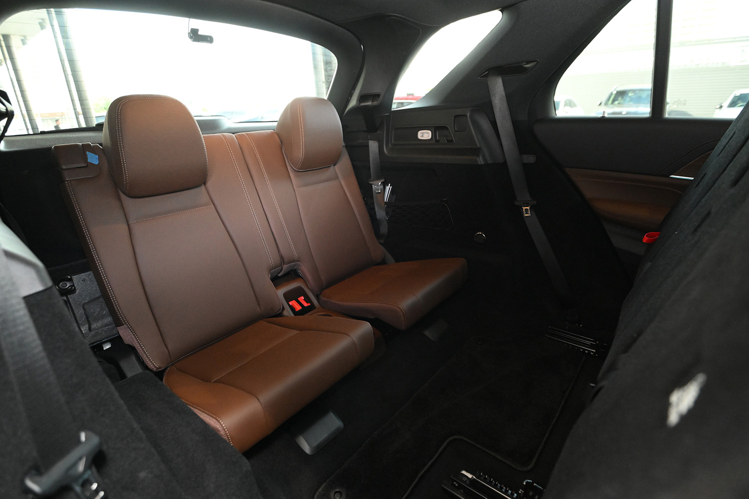 メルセデス・ベンツGLEの新グレード「CORE」は過剰な装飾は抑えても高級SUVとしての核心に変わりなし 〜 画像24