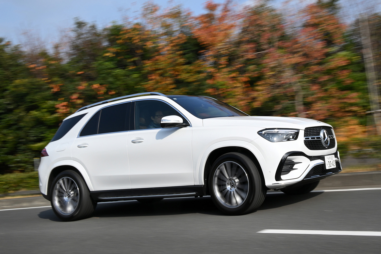 メルセデス・ベンツGLE COREの走行シーン 〜 画像32