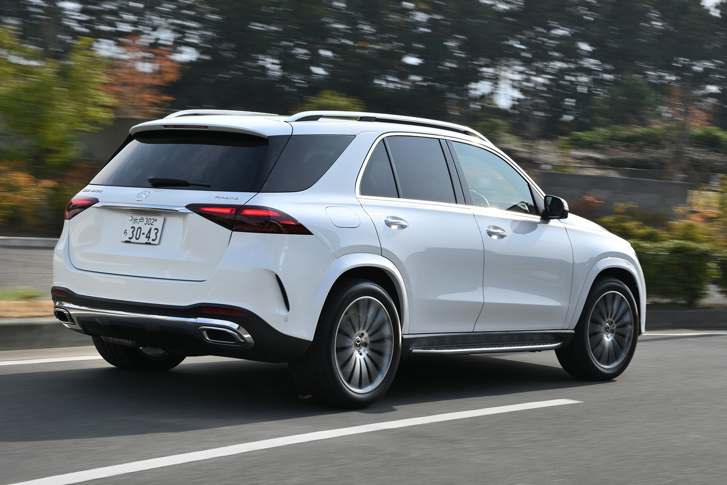 メルセデス・ベンツGLE COREの走行シーン