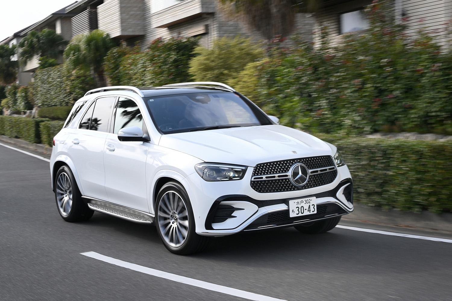 メルセデス・ベンツGLE COREの走行シーン