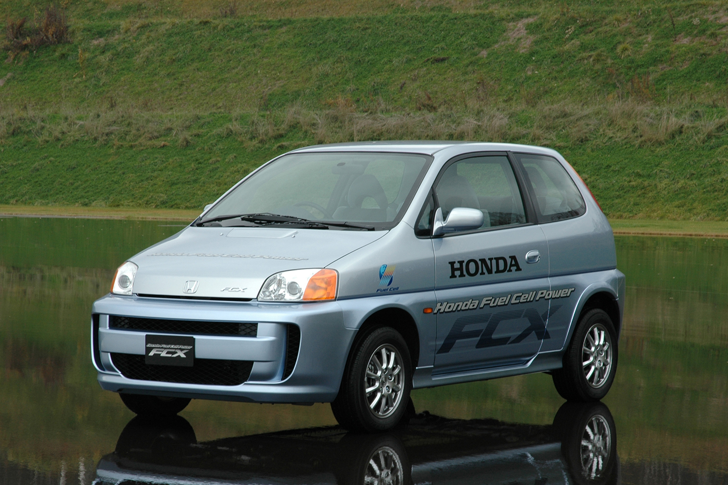 ホンダFCXのフロントスタイリング