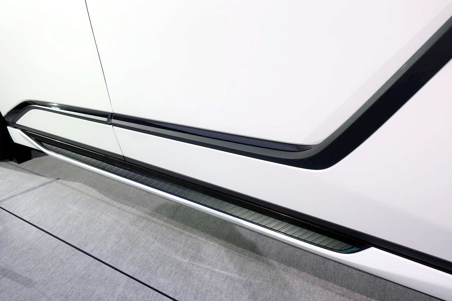 レクサスESモデリスタ・プロトタイプのボディサイド 〜 画像3