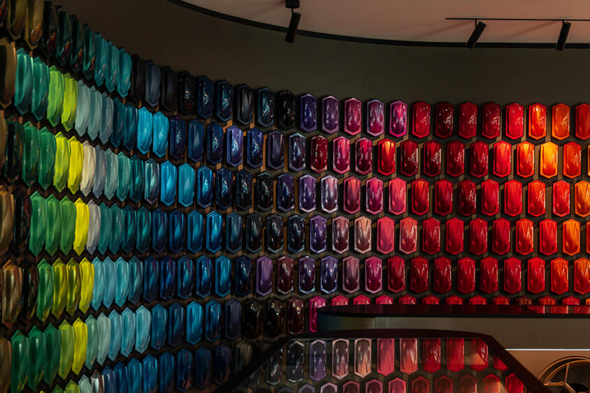 色が違うだけで値段が変わるってどういうこと？　クルマの有料オプション「特別塗装色」とは