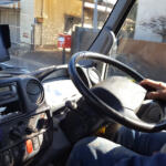 【画像】トラックのハンドルはなんでデカくて水平？　同じクルマなのに乗用車とは違うワケ 〜 画像5