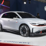 【画像】ちょっと笑い顔に変身！　新たなデザイナーが描いた「新型ポロGTI」のキモを聞いた【東京オートサロン2026】 〜 画像2