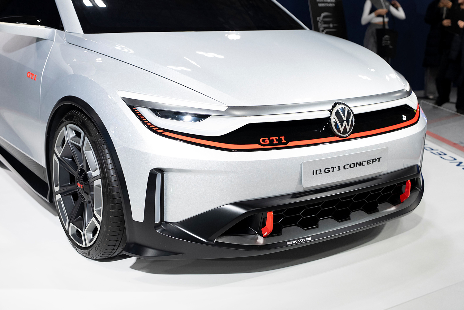 新たなデザイナーが描いた「新型ポロGTI」のキモを聞いた【東京オートサロン2026】