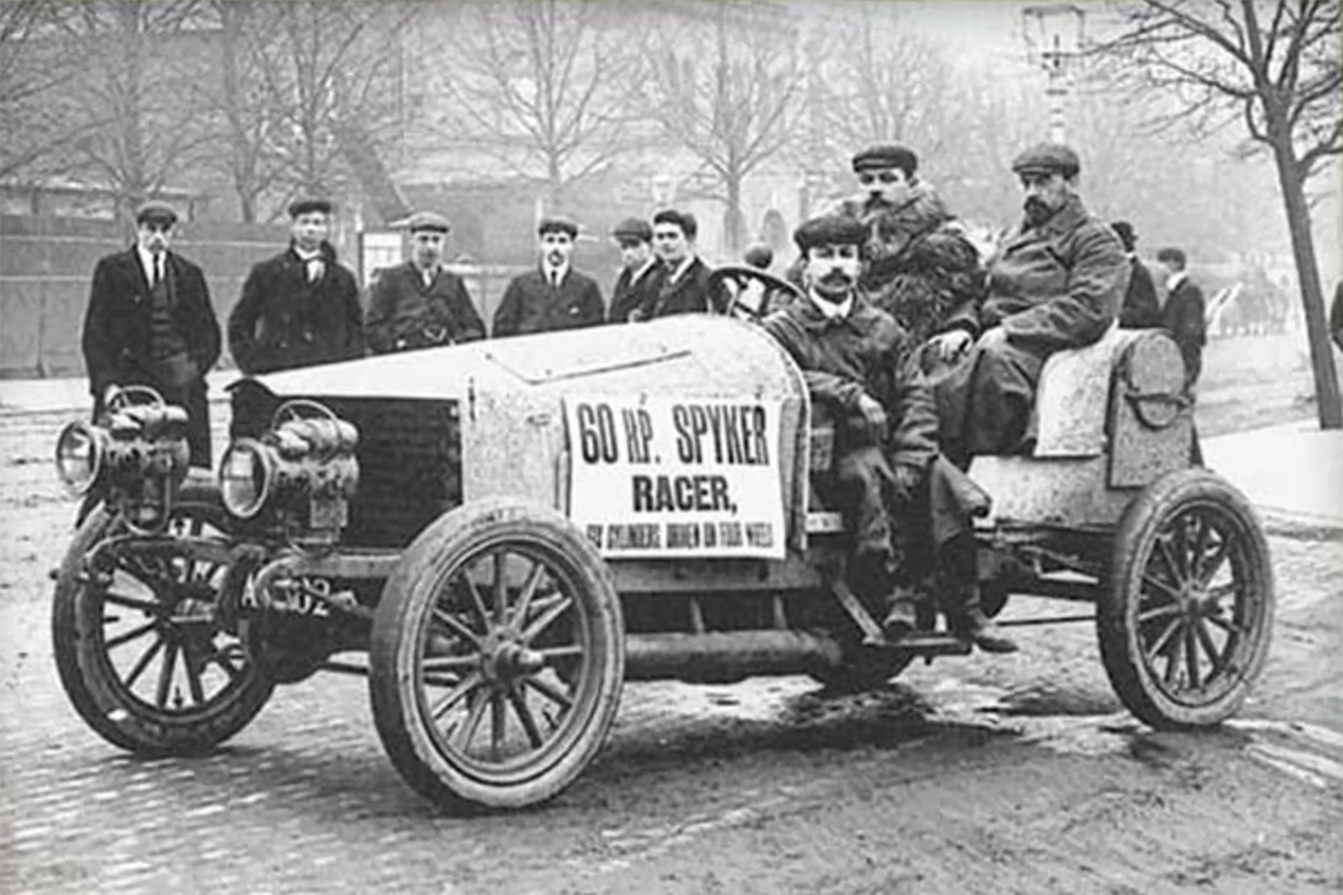 スパイカー60HPレースカーのフロントスタイリング