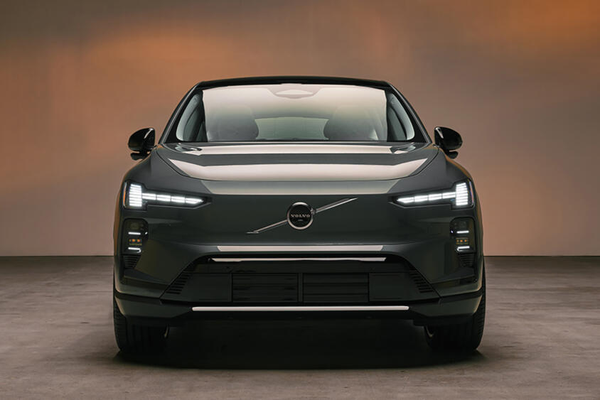 このスペックみたら「EVなんて……」とは言えないハズ！　ボルボの最新SUV「EX60」は東京〜広島を充電なしで走行可能!!