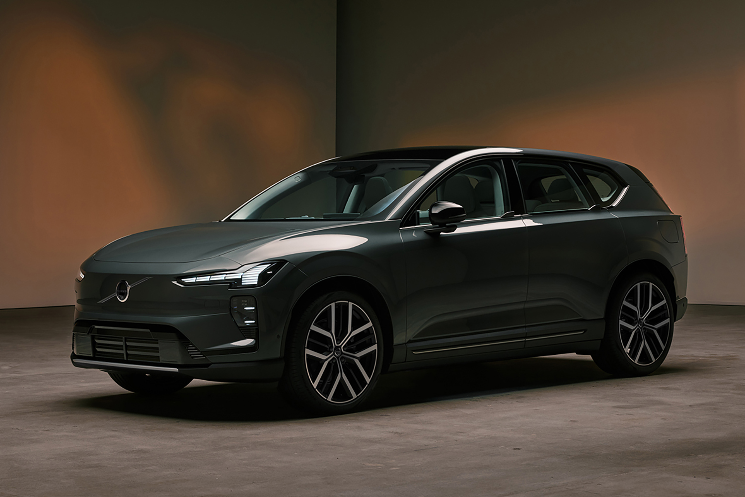 ボルボEX60のフロントスタイリング