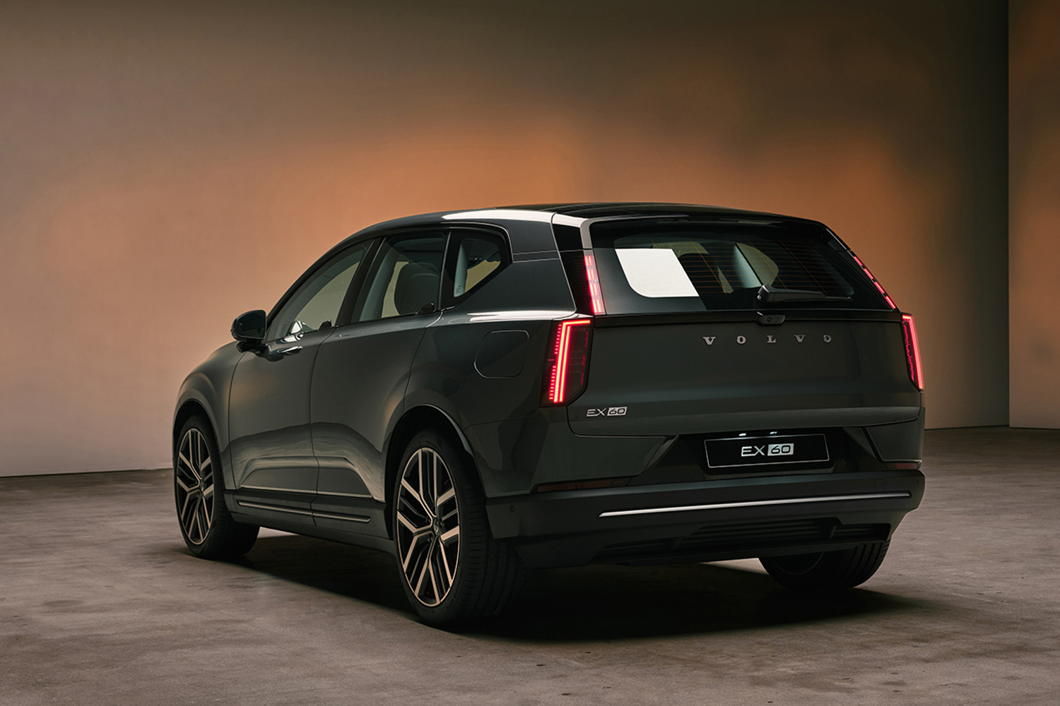 ボルボEX60のリヤスタイリング 〜 画像4