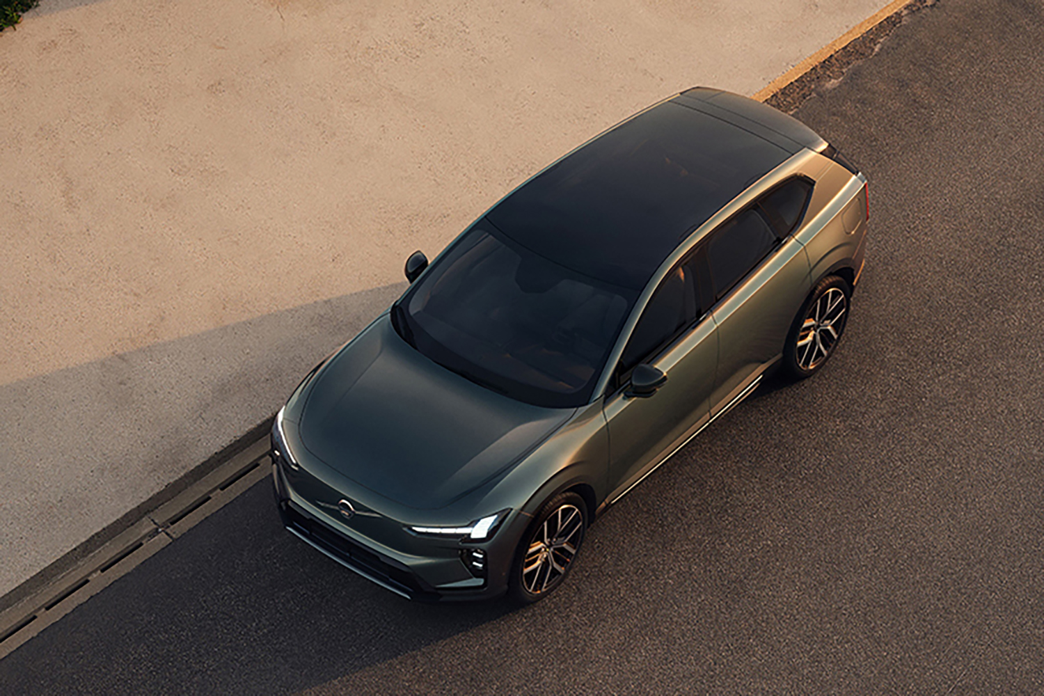 ボルボEX60の俯瞰フロントスタイリング 〜 画像38