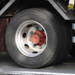 トラックのタイヤトラブルはガチでやばい！　重大事故を防ぐために「タイヤの空気圧・温度の管理モニター」が超重要だった