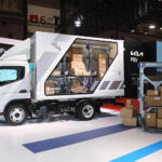 配送トラックの荷室への乗り降りは１日で建物26階分に相当ってそりゃ腰もやられる！　三菱ふそうが負担を「めちゃくちゃラク」にする荷室「コボディ」を開発中