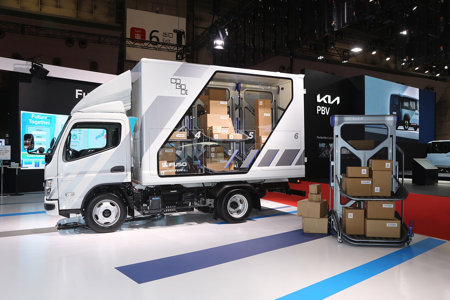 荷室内に入ることなく積荷を取り出すことができる「コボディ」が革命的すぎた