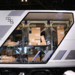 【画像】配送トラックの荷室への乗り降りは１日で建物26階分に相当ってそりゃ腰もやられる！　三菱ふそうが負担を「めちゃくちゃラク」にする荷室「コボディ」を開発中 〜 画像6