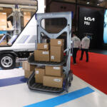 【画像】配送トラックの荷室への乗り降りは１日で建物26階分に相当ってそりゃ腰もやられる！　三菱ふそうが負担を「めちゃくちゃラク」にする荷室「コボディ」を開発中 〜 画像3