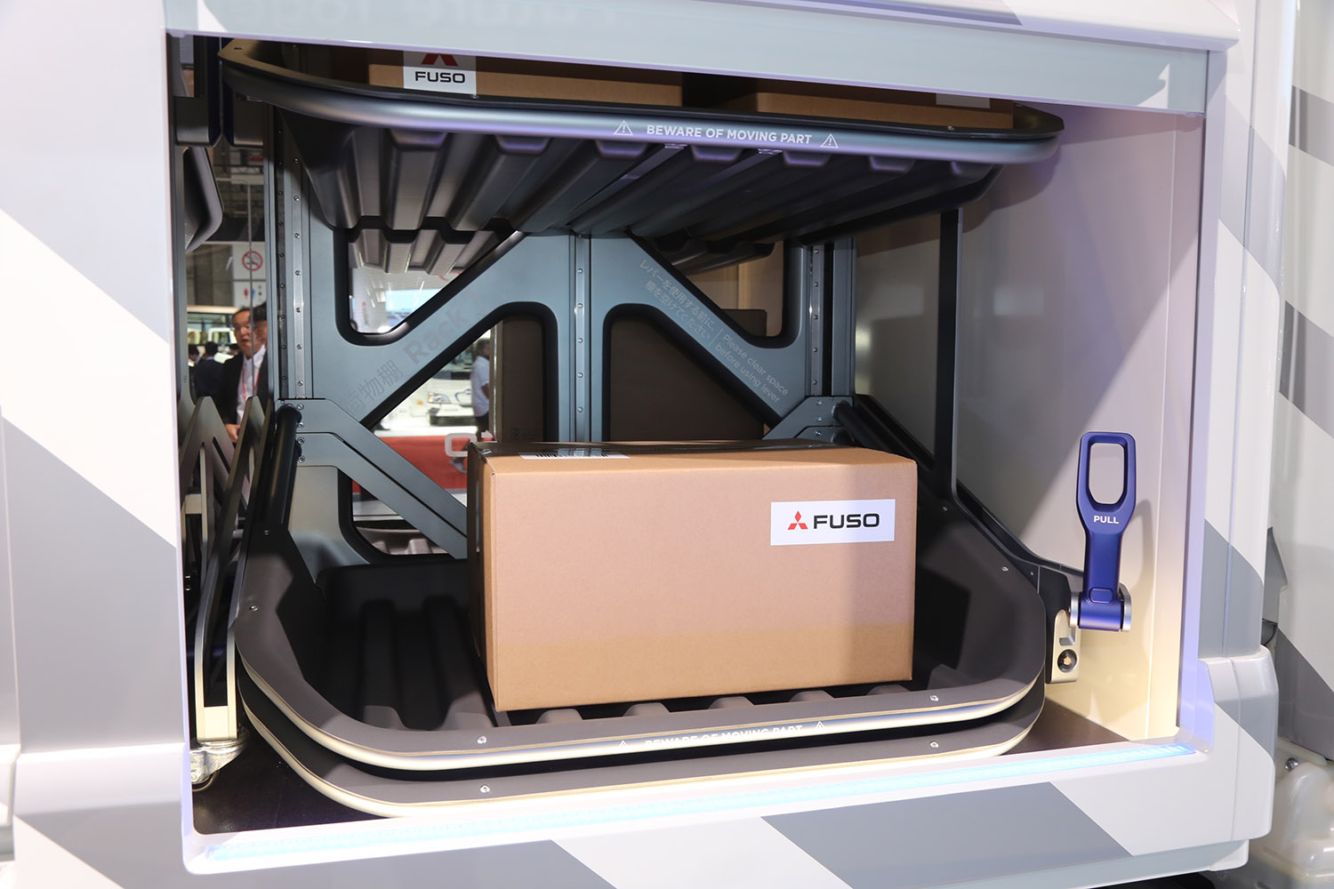 荷室内に入ることなく積荷を取り出すことができる「コボディ」が革命的すぎた 〜 画像4