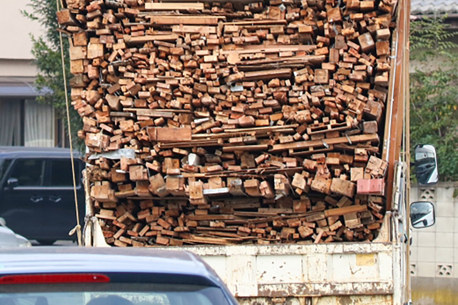迷惑な改造トラックは即刻消えるべき!!
