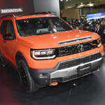 【画像】ひょっとして日本導入!?　HRCがイジったホンダの北米向け大型SUV「パスポート」に「日本のナンバー」が取り付けられていたワケ【東京オートサロン2026】 〜 画像2