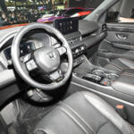 【画像】ひょっとして日本導入!?　HRCがイジったホンダの北米向け大型SUV「パスポート」に「日本のナンバー」が取り付けられていたワケ【東京オートサロン2026】 〜 画像5