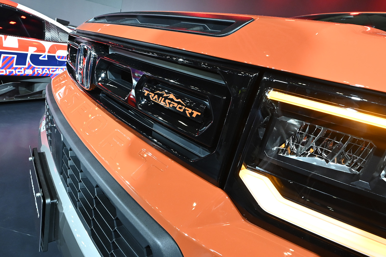 ホンダ・パスポート・トレイルスポーツのフロントグリル 〜 画像10