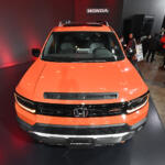 ひょっとして日本導入!?　HRCがイジったホンダの北米向け大型SUV「パスポート」に「日本のナンバー」が取り付けられていたワケ【東京オートサロン2026】