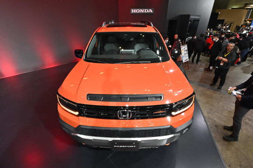ひょっとして日本導入!?　HRCがイジったホンダの北米向け大型SUV「パスポート」に「日本のナンバー」が取り付けられていたワケ【東京オートサロン2026】