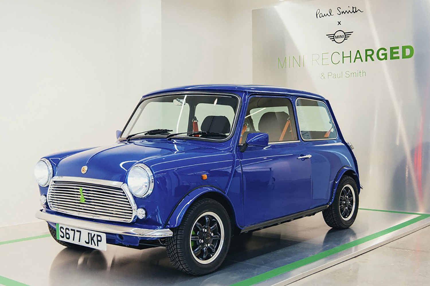 MINIリチャージドのフロントスタイリング