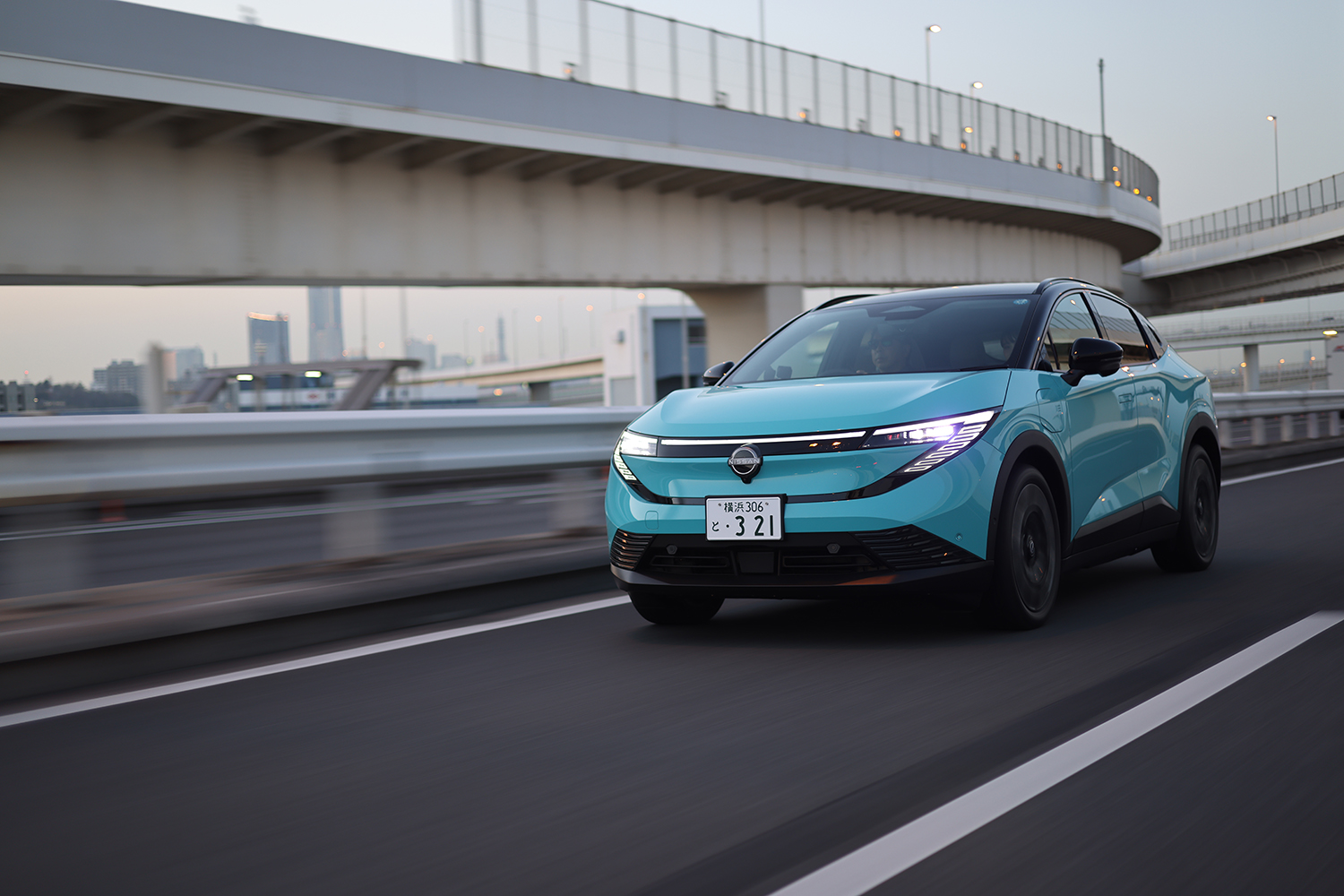 日産リーフの走行シーン 〜 画像1