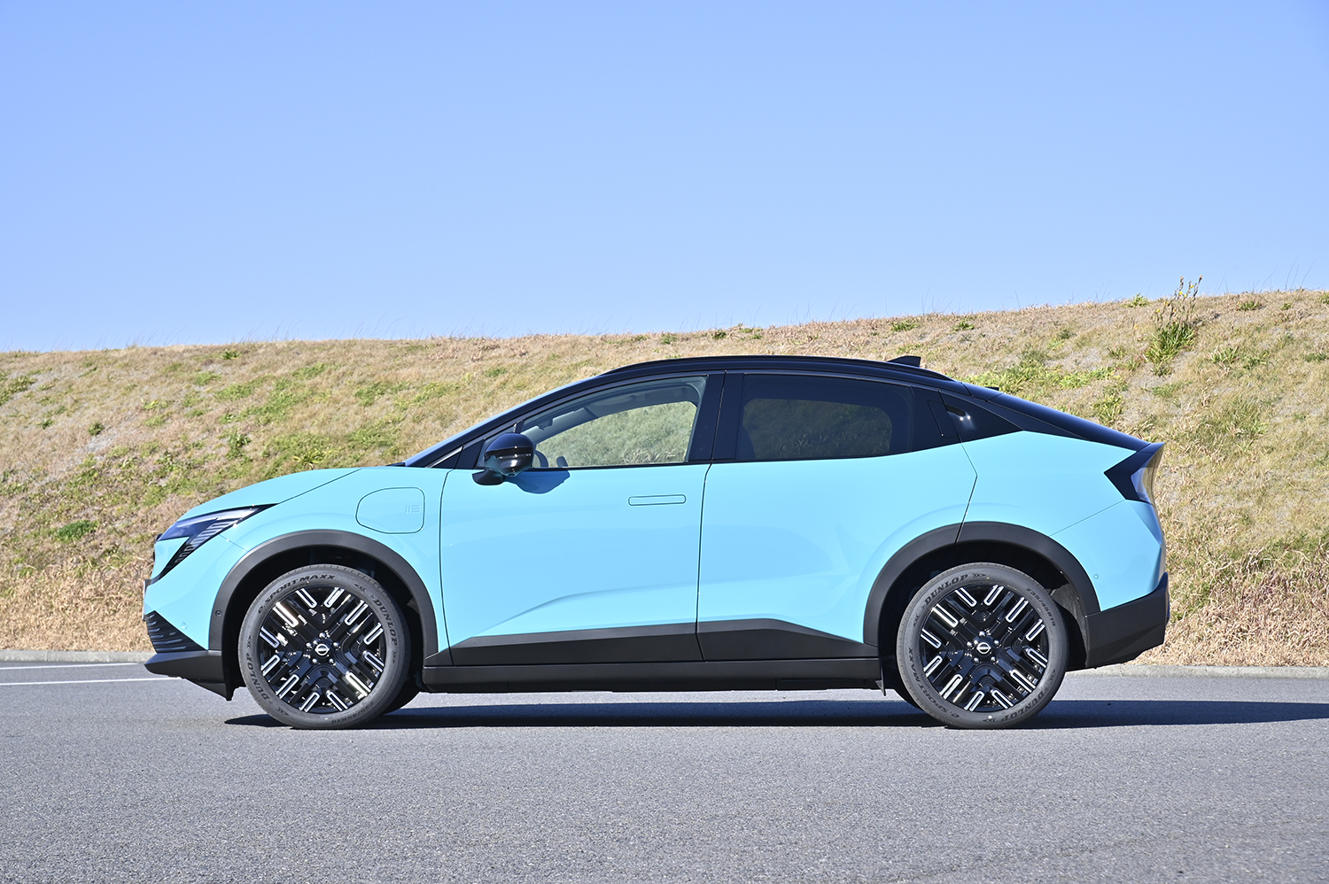 日産リーフのサイドビュー