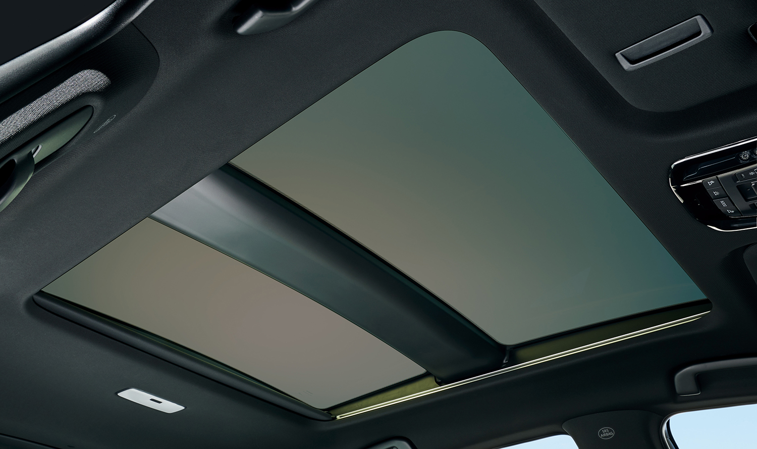 トヨタ・ハリアーの調光パノラマルーフ