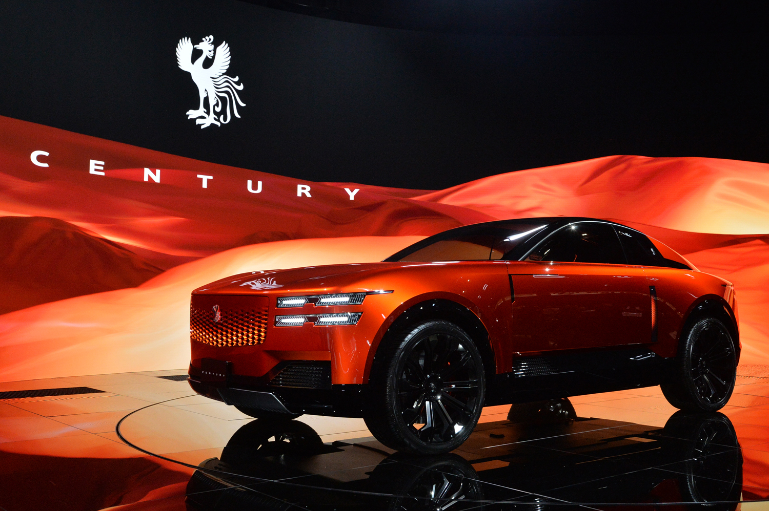 最新技術が彩るセンチュリーの特殊な超高級車像