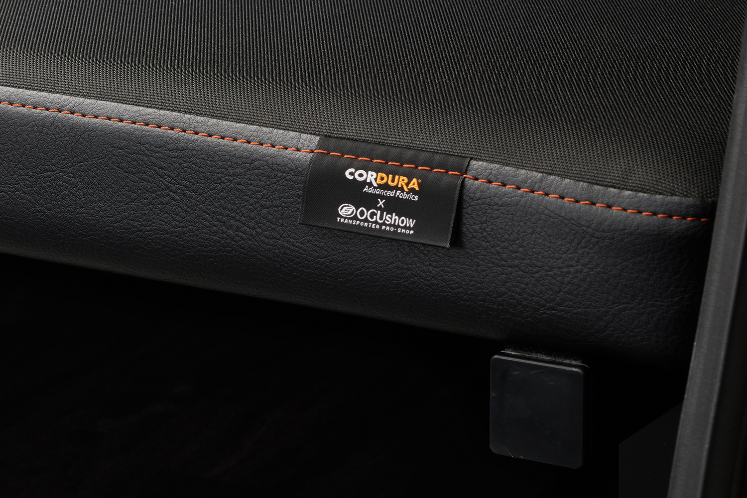 コーデュラ素材を採用したシート