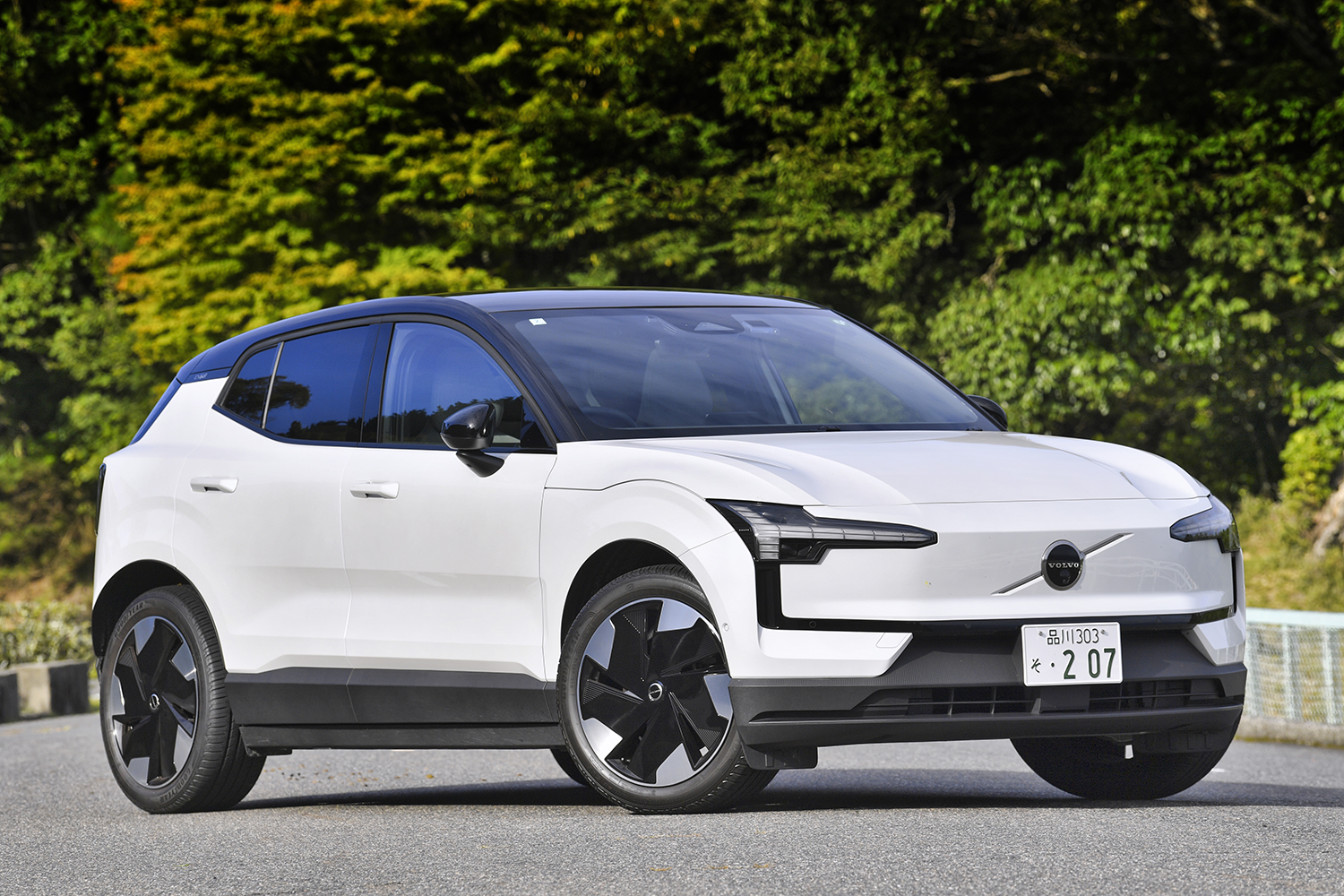 ボルボEX30のフロントスタイリング