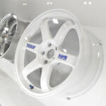 【画像】いまも大人気のホイール初代TE37が復刻……かと思いきやそうじゃない！　レイズの「30th ANNIVERSARY」のオリジナルと違う点をじっくり観察してみた 〜 画像17