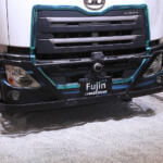 【画像】これがなきゃ長距離ドライバーなんてやってられない！　乗用車には存在しないトラックの「キャブサスペンション」ってなに？ 〜 画像1