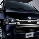 ちょ、この顔だけでも「スゴイ感」あるじゃん！　20年フルモデルチェンジしていないトヨタ・ハイエースが受けた大幅改良の中身