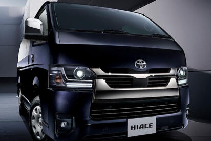 ちょ、この顔だけでも「スゴイ感」あるじゃん！　20年フルモデルチェンジしていないトヨタ・ハイエースが受けた大幅改良の中身