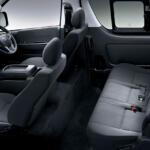 【画像】ちょ、この顔だけでも「スゴイ感」あるじゃん！　20年フルモデルチェンジしていないトヨタ・ハイエースが受けた大幅改良の中身 〜 画像4