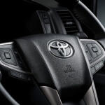 【画像】ちょ、この顔だけでも「スゴイ感」あるじゃん！　20年フルモデルチェンジしていないトヨタ・ハイエースが受けた大幅改良の中身 〜 画像7