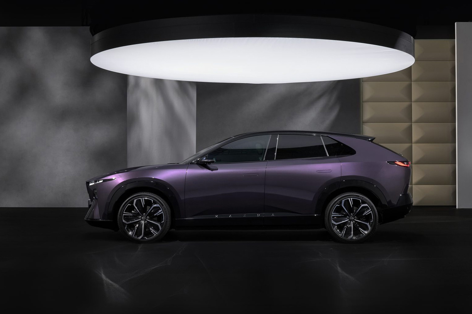 マツダCX-6eのサイドビュー