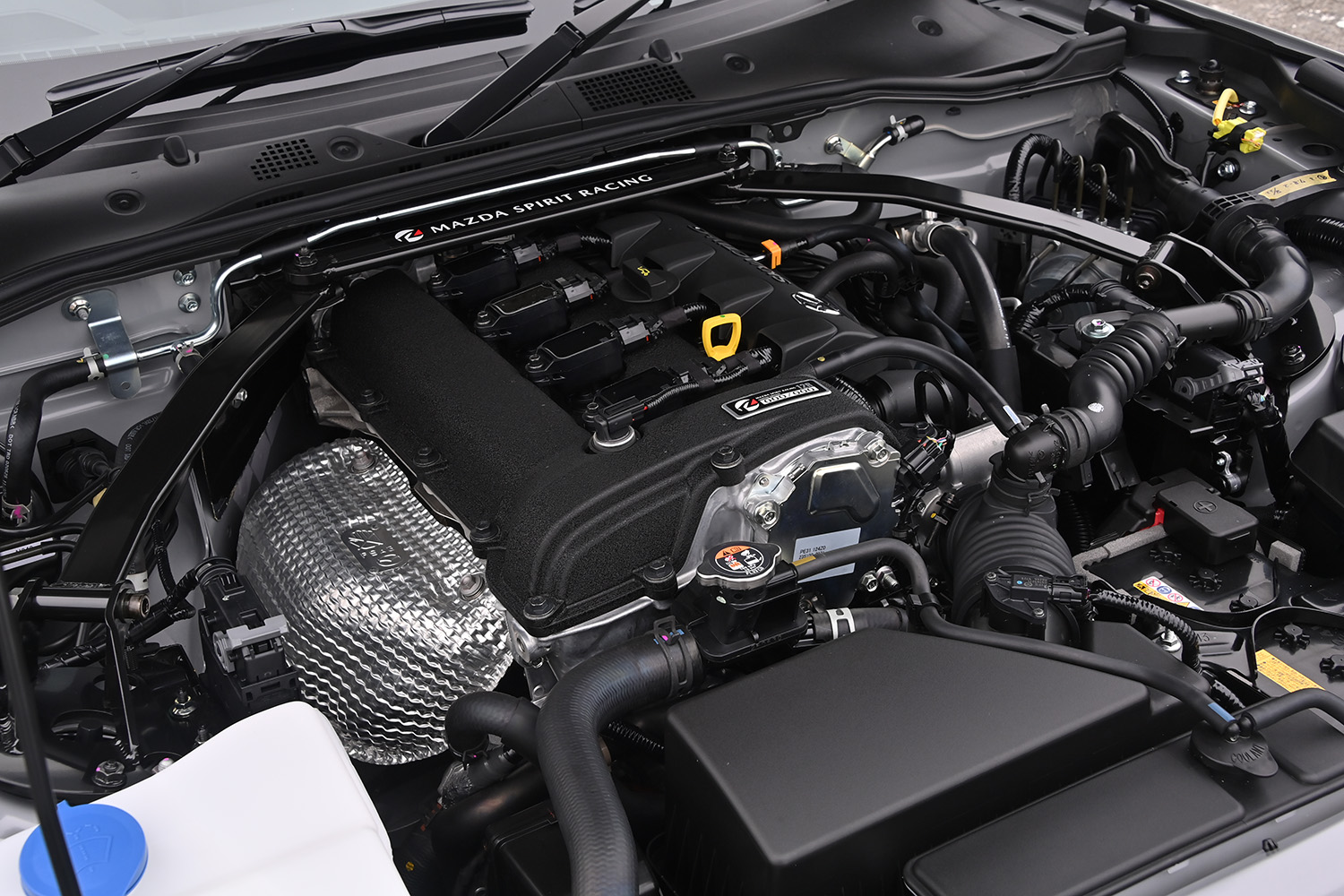 マツダスピリットレーシングロードスター 12Rのエンジンルーム